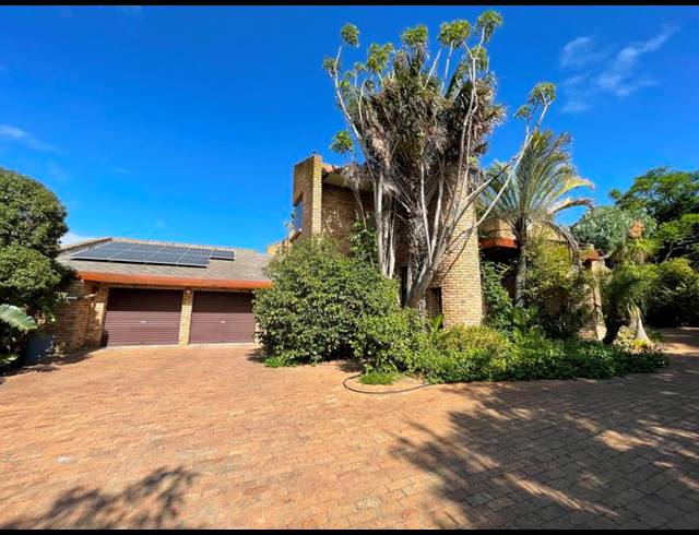 6 BEDROOM HOUSE FOR SALE IN PANORAMA